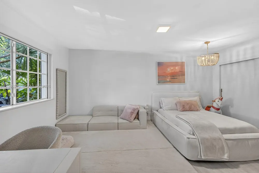 755 Curtiswood Dr Key Biscayne, FL 33149