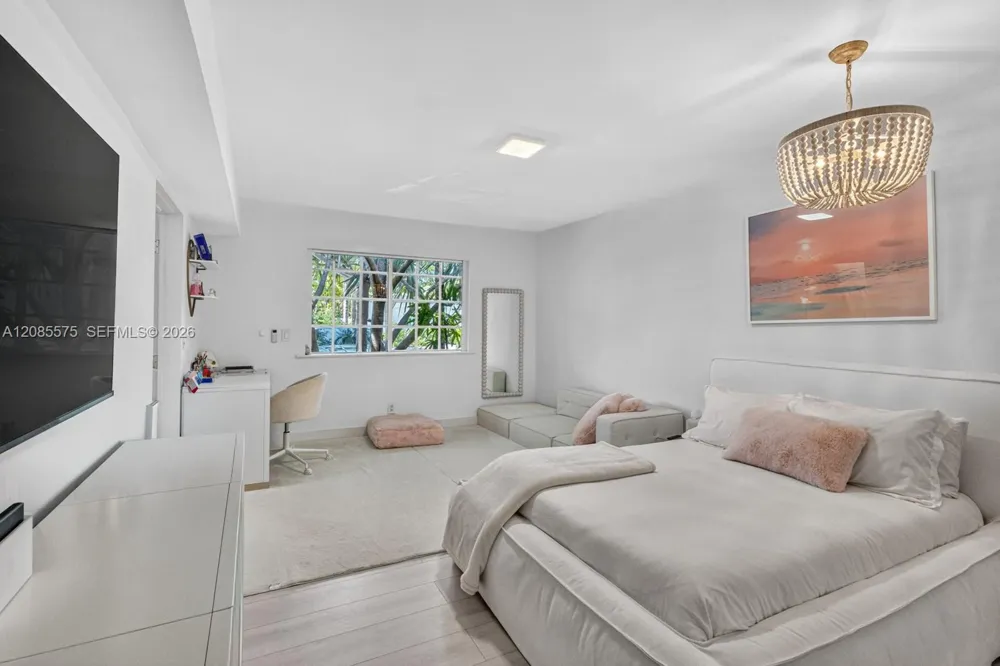 755 Curtiswood Dr Key Biscayne, FL 33149
