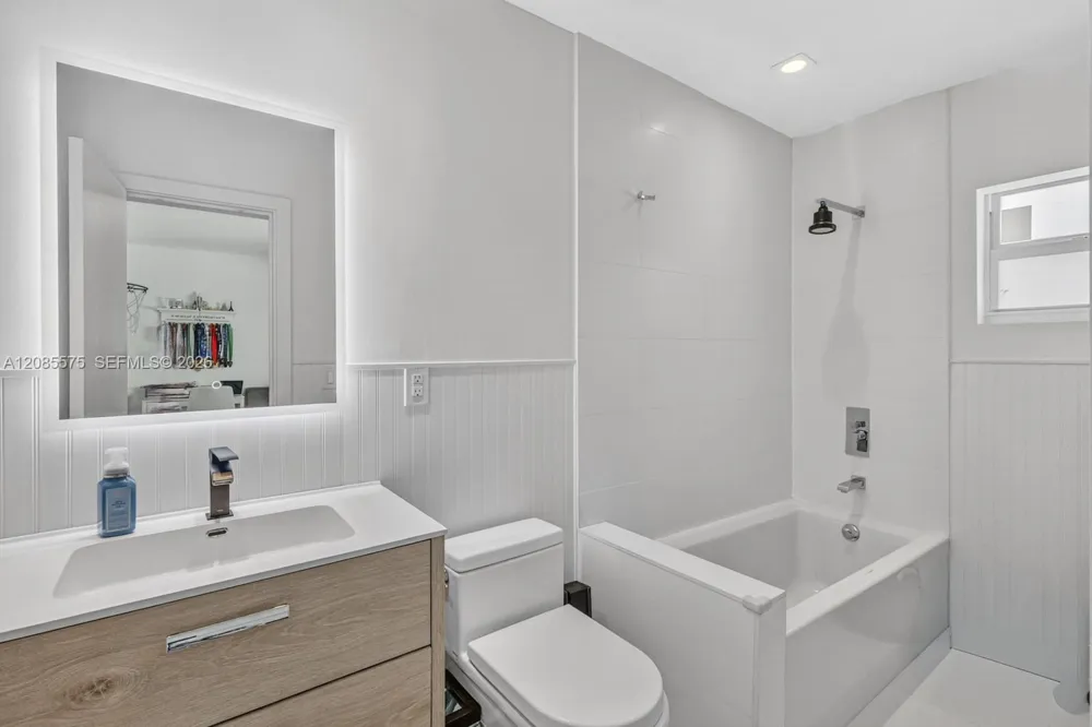 755 Curtiswood Dr Key Biscayne, FL 33149