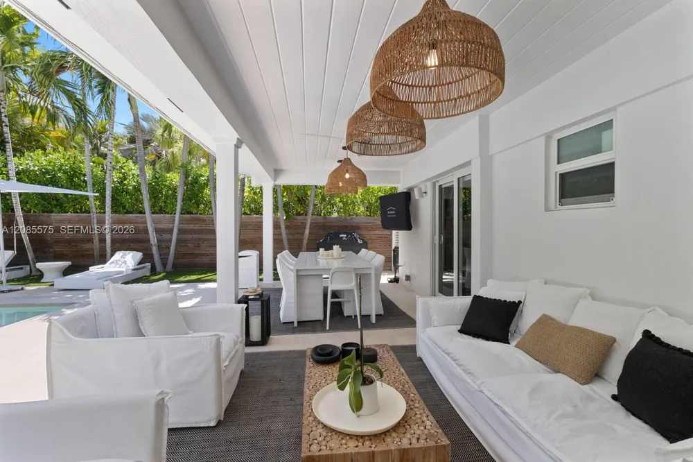 755 Curtiswood Dr Key Biscayne, FL 33149