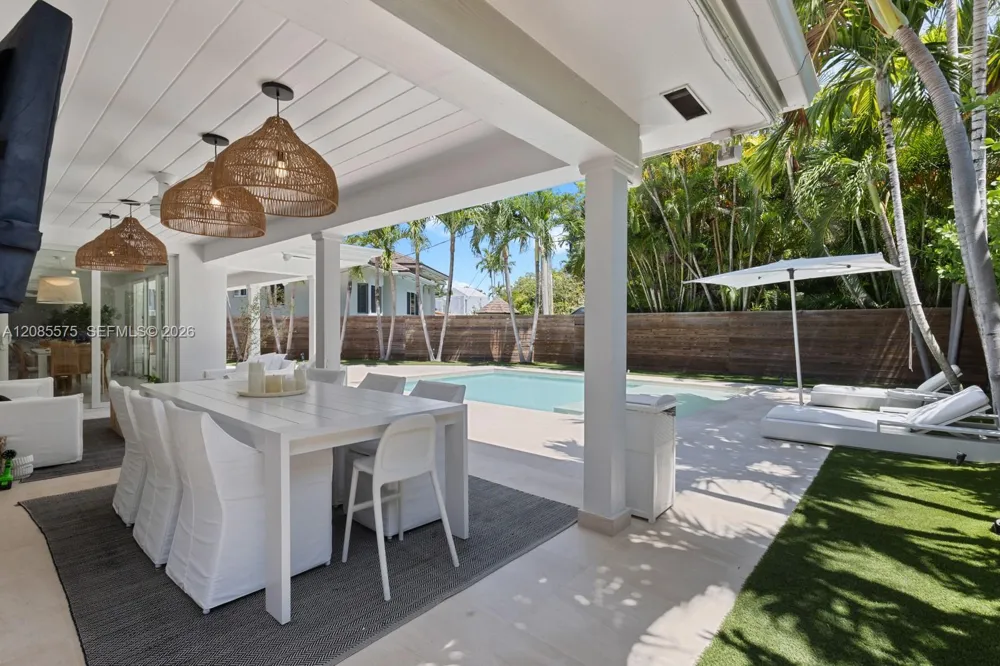 755 Curtiswood Dr Key Biscayne, FL 33149