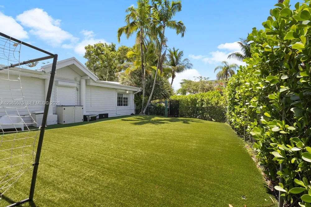 755 Curtiswood Dr Key Biscayne, FL 33149