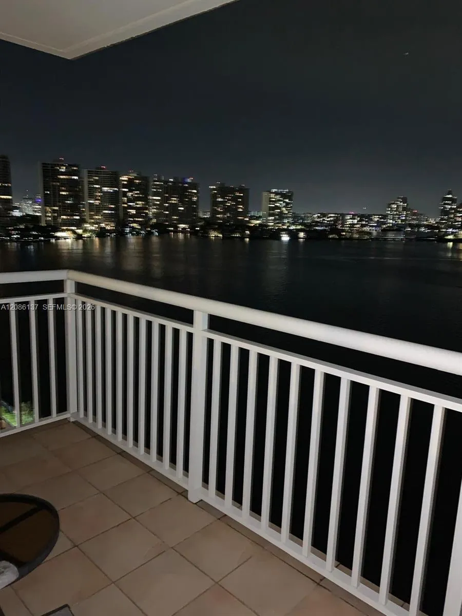 251 174 #1601 Sunny Isles Beach, FL 33160