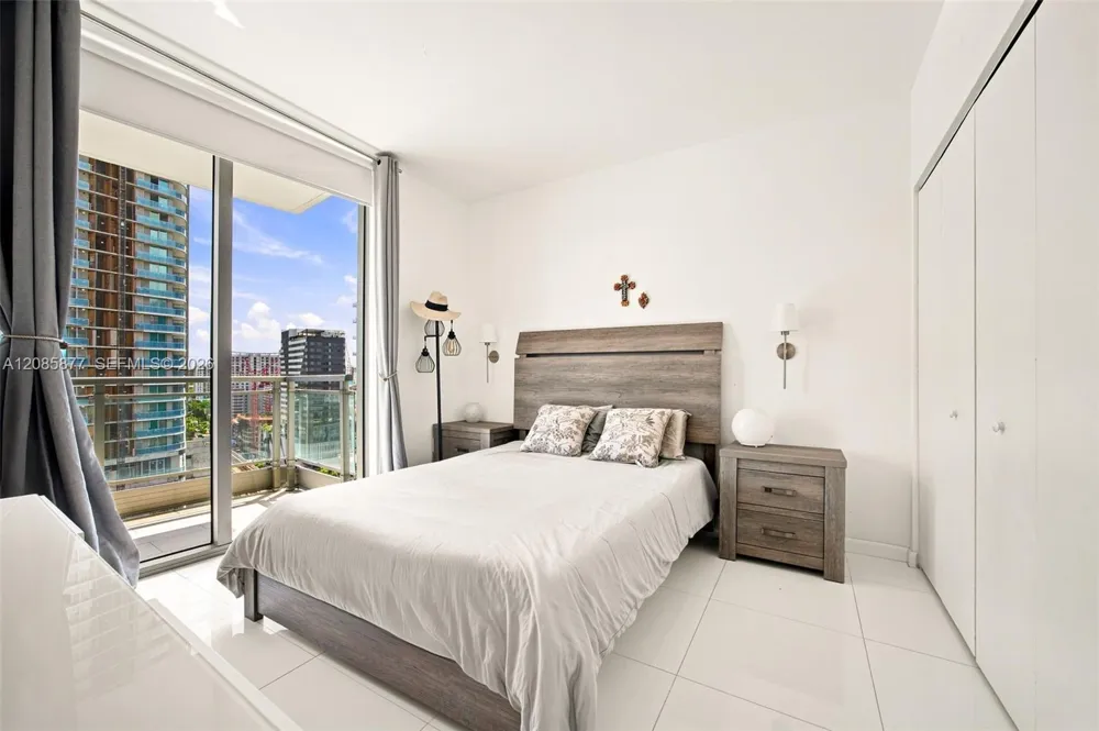 92 SW 3rd St #2004 Miami, FL 33130
