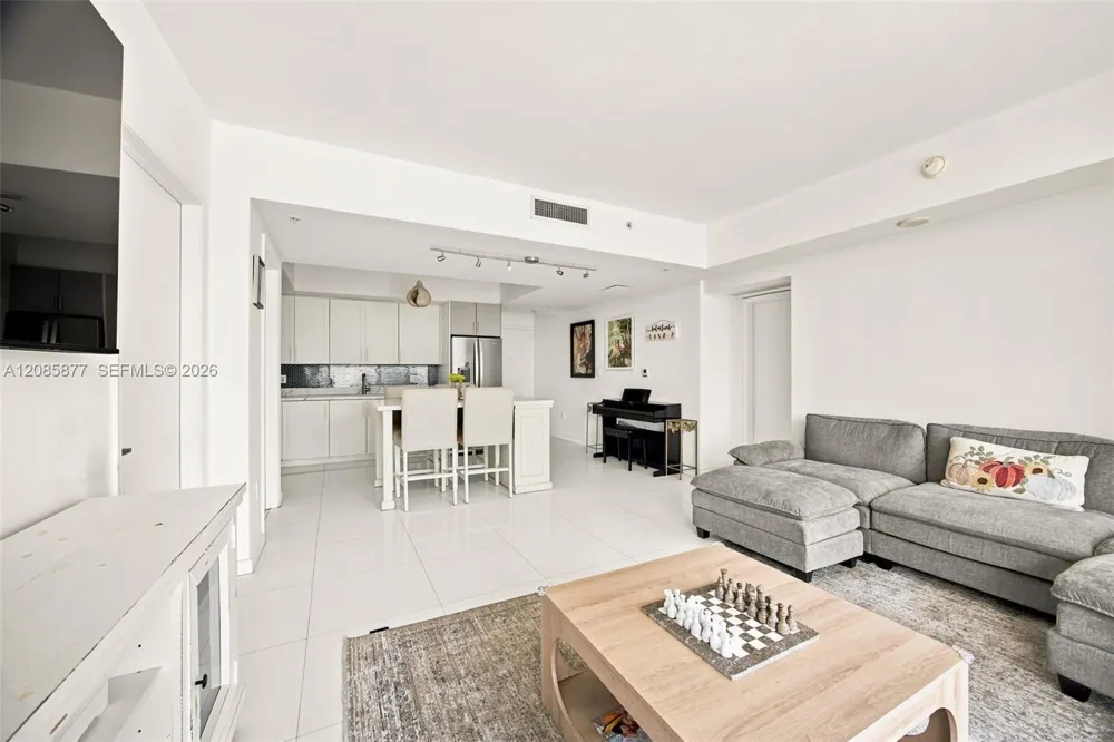 92 SW 3rd St #2004 Miami, FL 33130