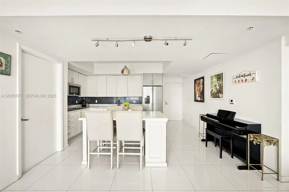 92 SW 3rd St #2004 Miami, FL 33130