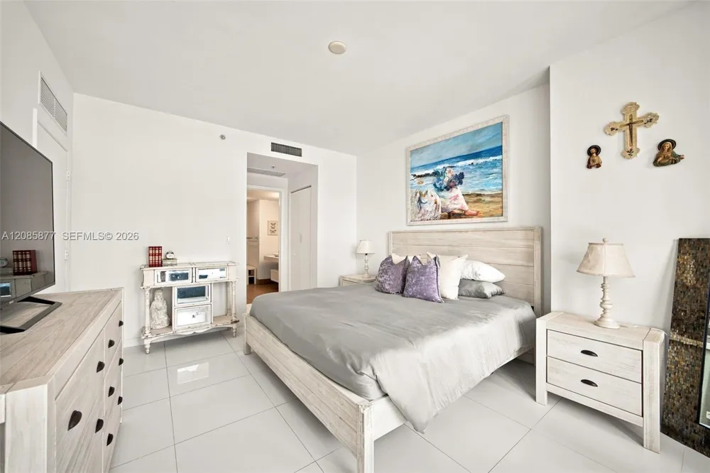 92 SW 3rd St #2004 Miami, FL 33130