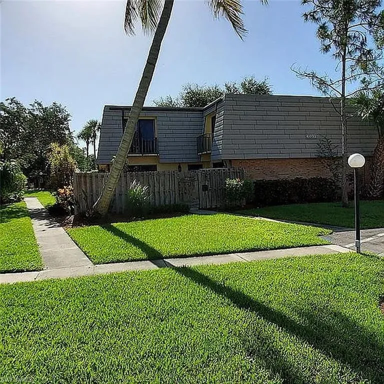 4033 Sandlewood Lane #3 Fort Myers, FL 33907