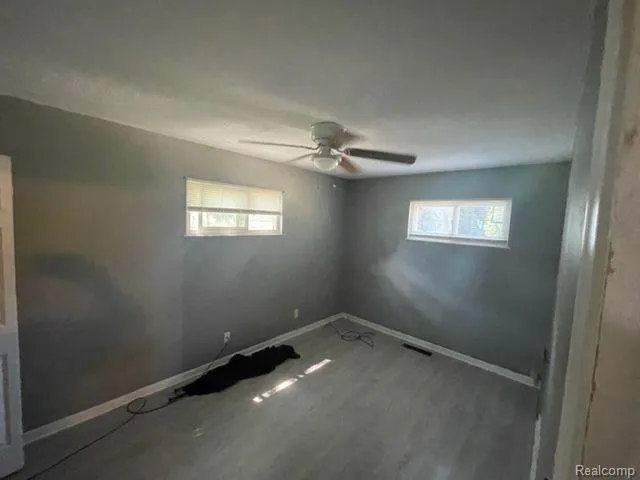 8386 CENTRAL Center Line City, MI 48015