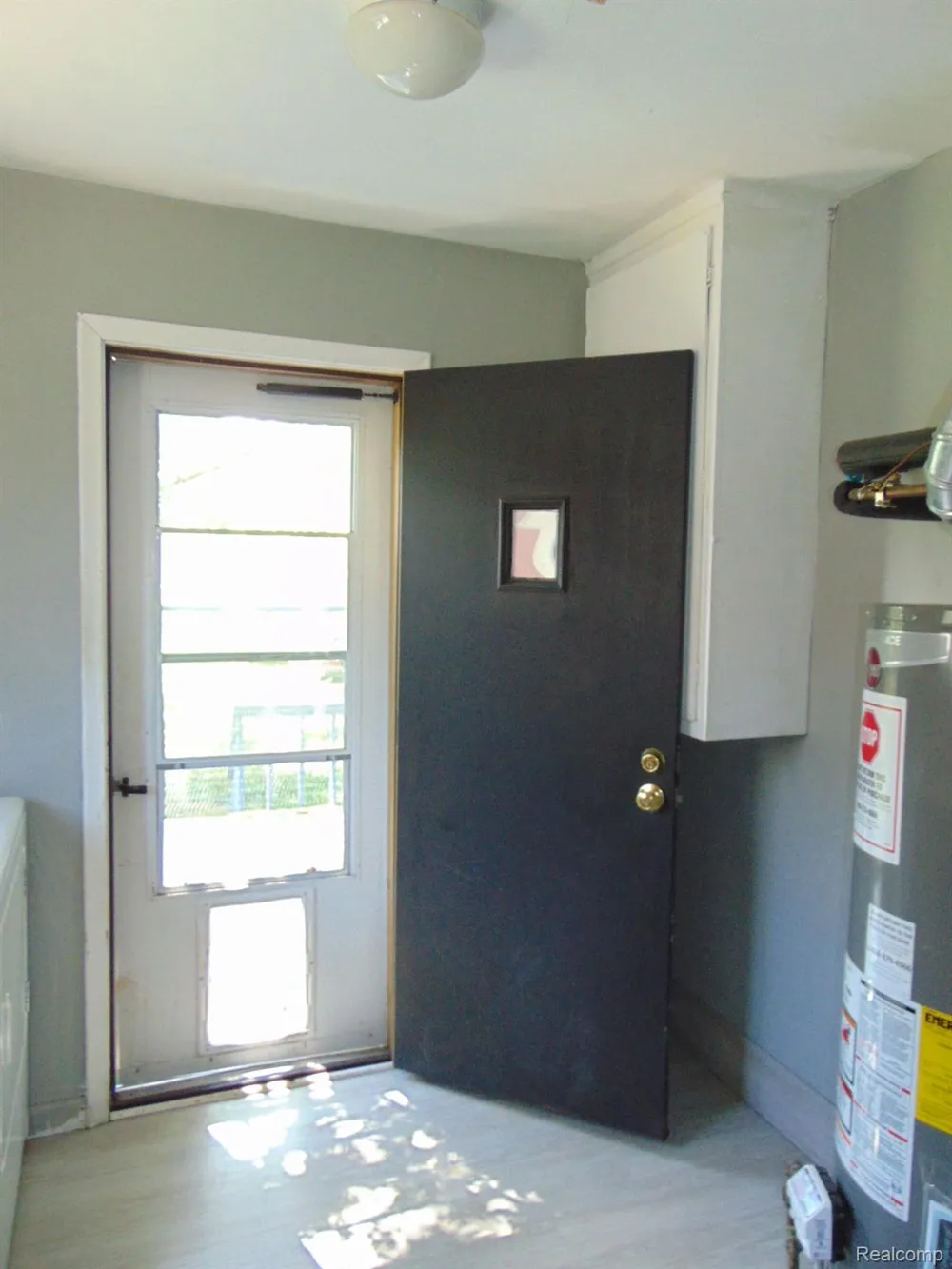 8386 CENTRAL Center Line City, MI 48015
