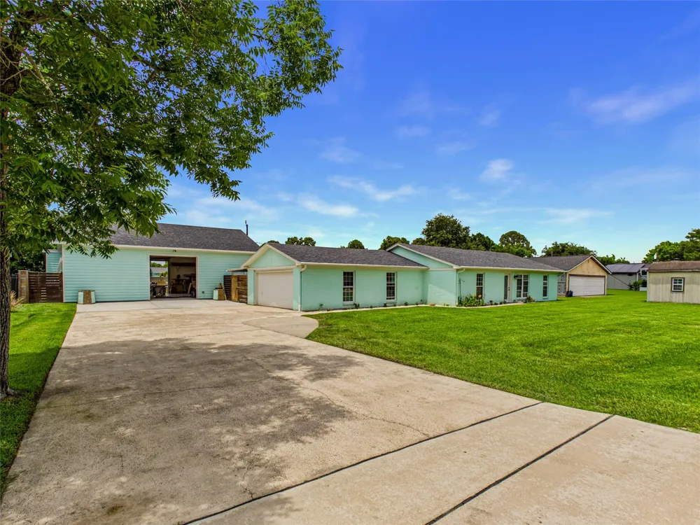1212 Delores Street Kemah, TX 77565