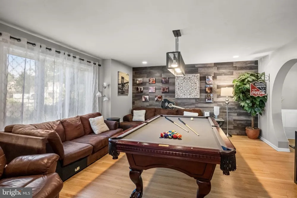 5 CHATEAU DRIVE Cherry Hill, NJ 08003