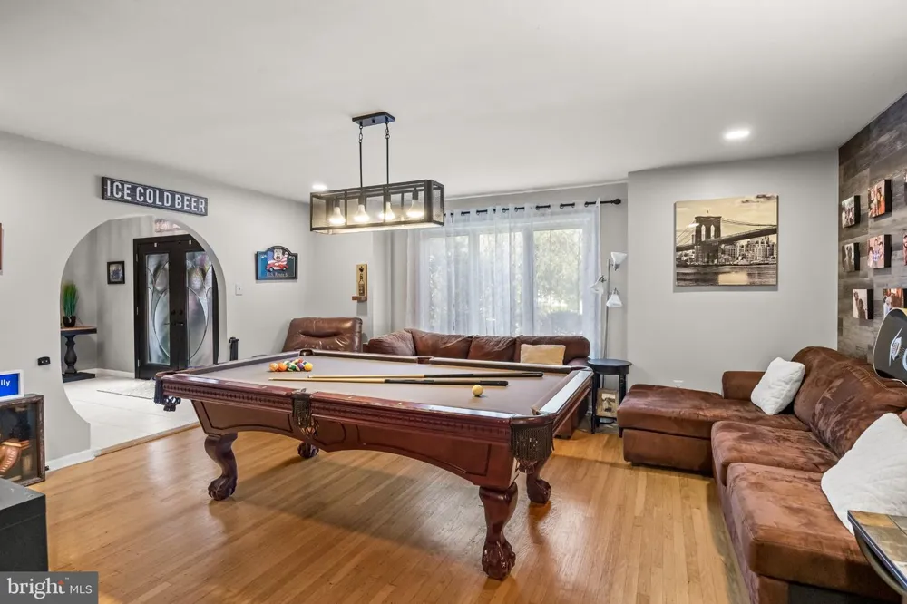 5 CHATEAU DRIVE Cherry Hill, NJ 08003