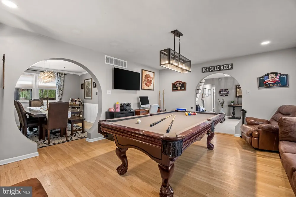 5 CHATEAU DRIVE Cherry Hill, NJ 08003