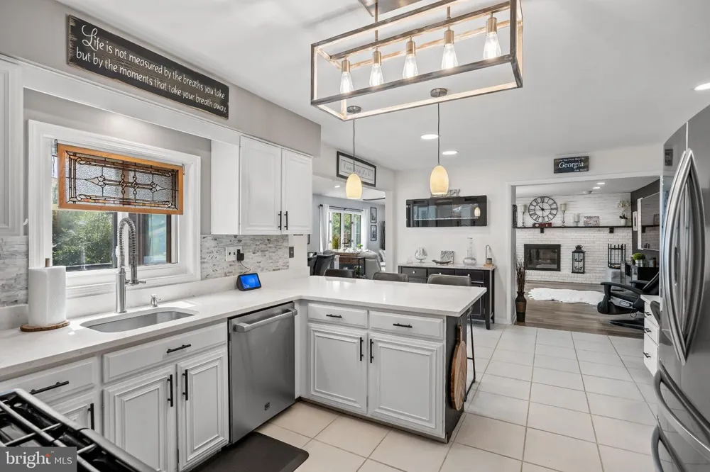 5 CHATEAU DRIVE Cherry Hill, NJ 08003