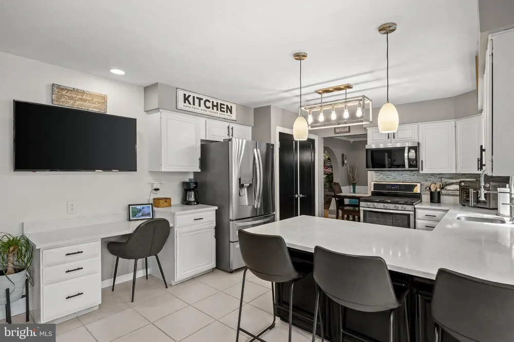 5 CHATEAU DRIVE Cherry Hill, NJ 08003