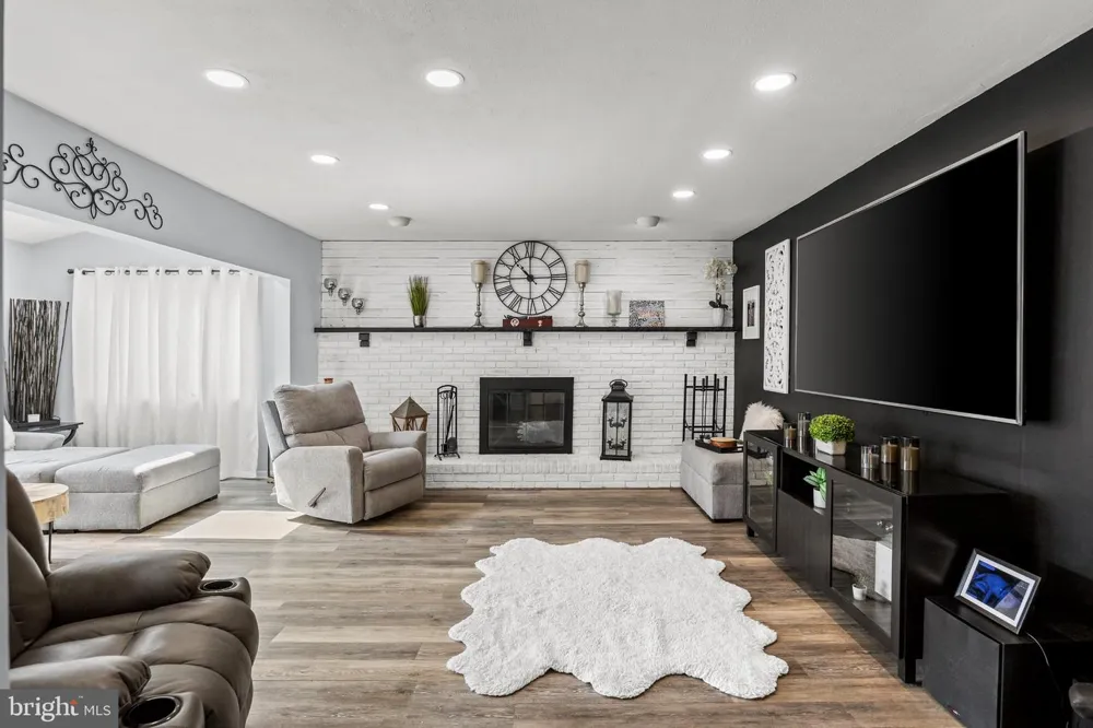 5 CHATEAU DRIVE Cherry Hill, NJ 08003