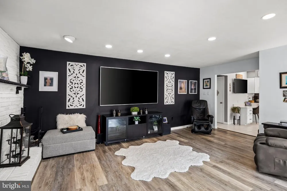 5 CHATEAU DRIVE Cherry Hill, NJ 08003