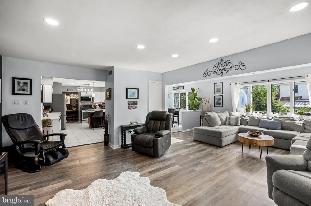 5 CHATEAU DRIVE Cherry Hill, NJ 08003