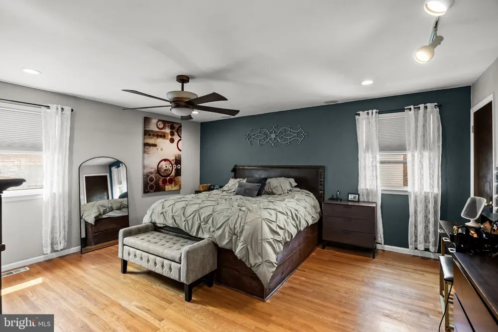 5 CHATEAU DRIVE Cherry Hill, NJ 08003