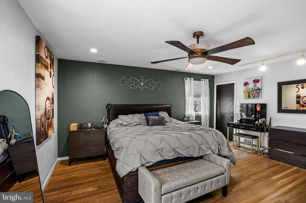5 CHATEAU DRIVE Cherry Hill, NJ 08003