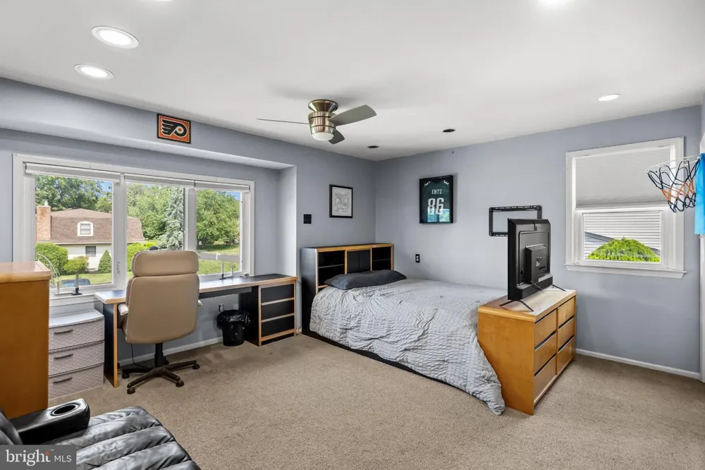 5 CHATEAU DRIVE Cherry Hill, NJ 08003