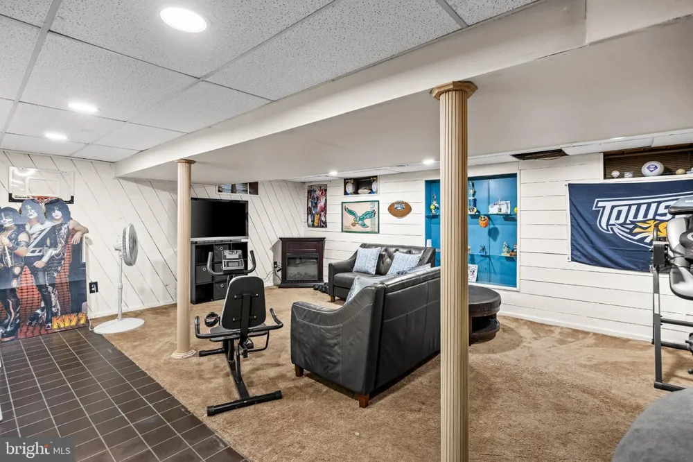 5 CHATEAU DRIVE Cherry Hill, NJ 08003