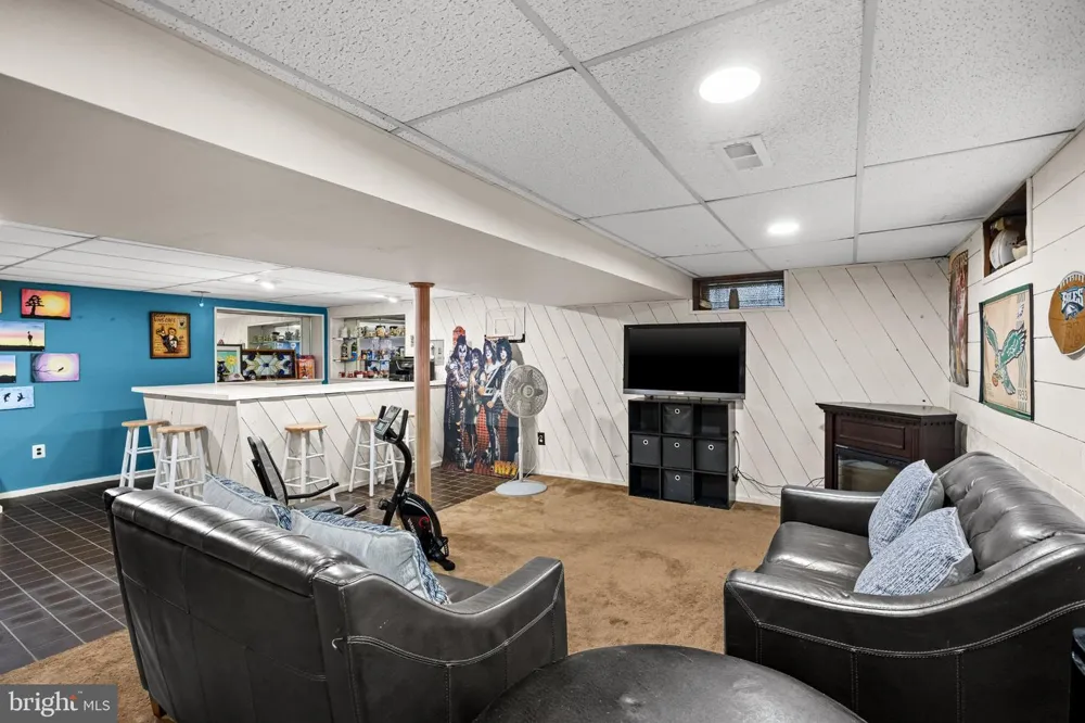 5 CHATEAU DRIVE Cherry Hill, NJ 08003