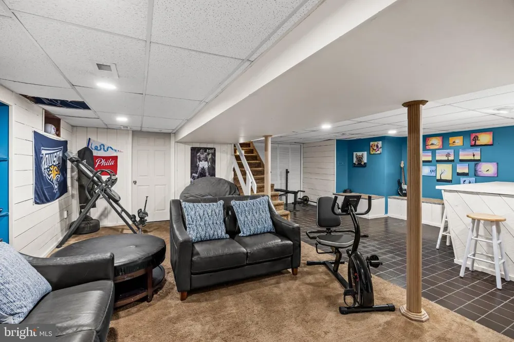 5 CHATEAU DRIVE Cherry Hill, NJ 08003