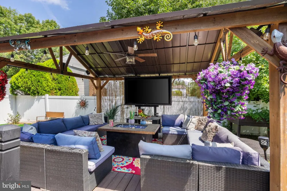 5 CHATEAU DRIVE Cherry Hill, NJ 08003