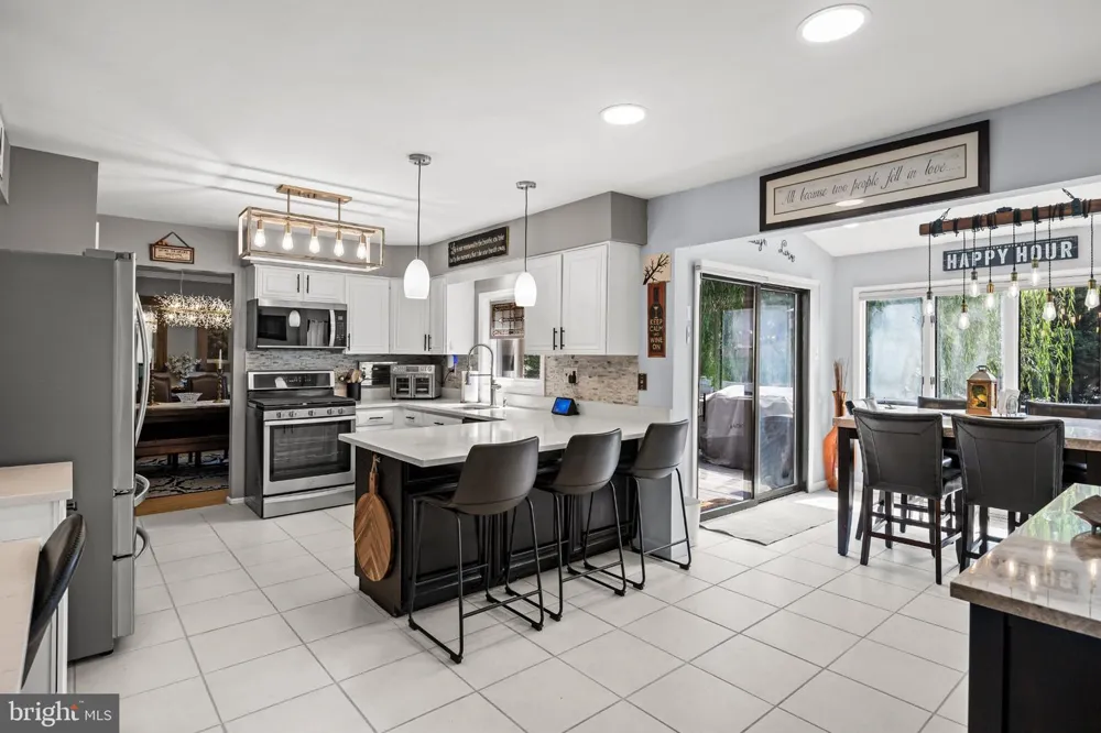 5 CHATEAU DRIVE Cherry Hill, NJ 08003