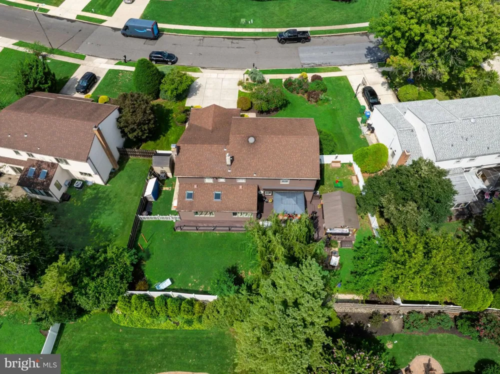 5 CHATEAU DRIVE Cherry Hill, NJ 08003