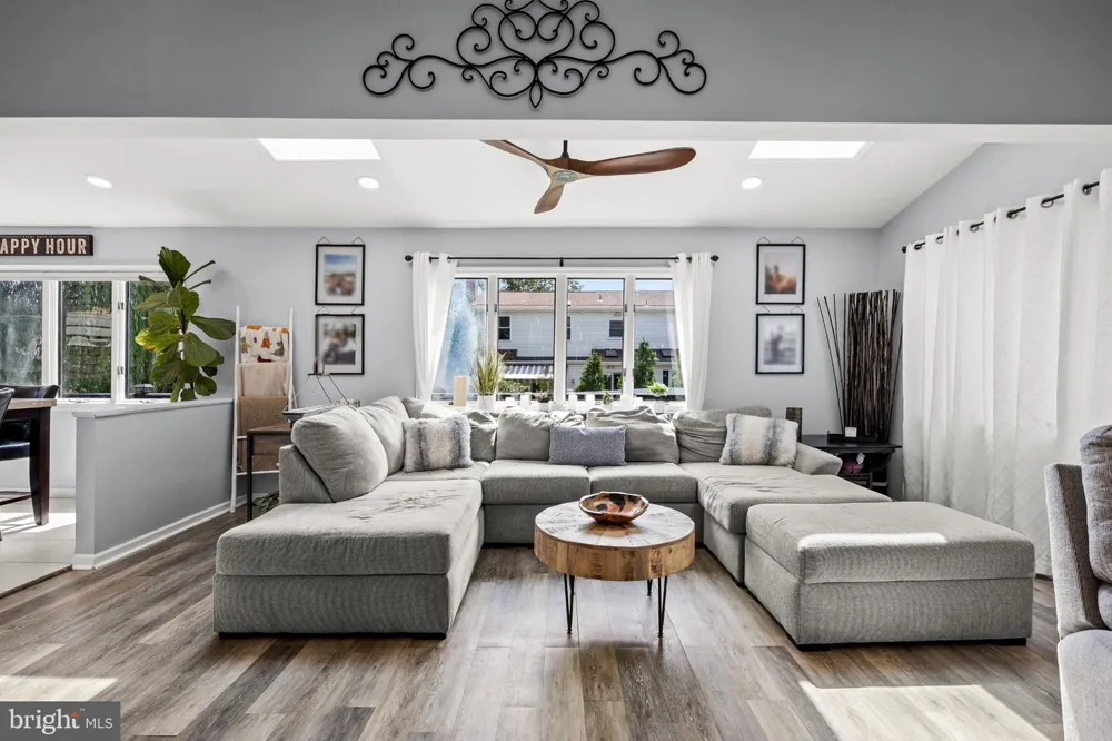 5 CHATEAU DRIVE Cherry Hill, NJ 08003