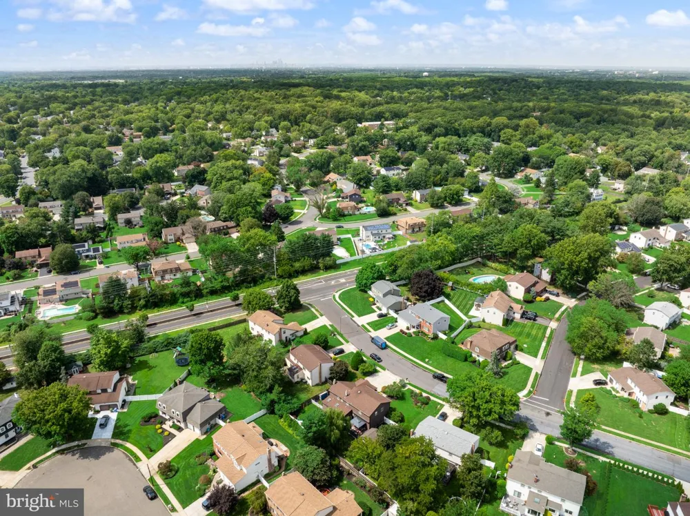 5 CHATEAU DRIVE Cherry Hill, NJ 08003