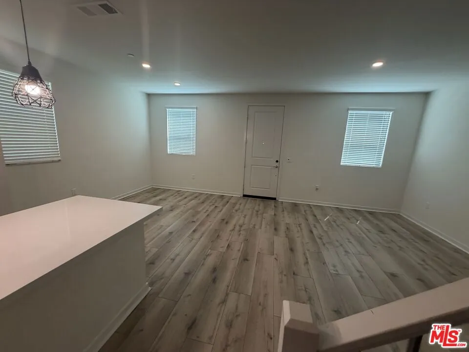 573 Winchester Drive Oxnard, CA 93036