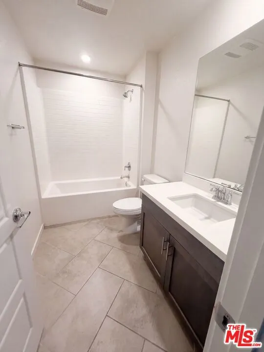 573 Winchester Drive Oxnard, CA 93036