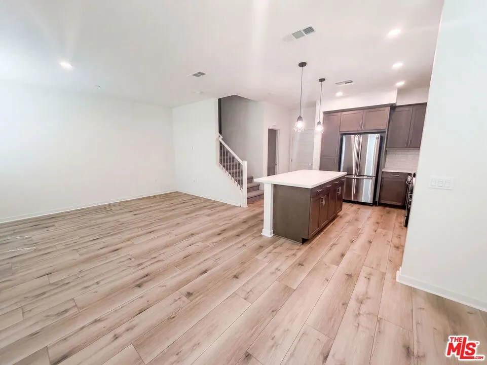 573 Winchester Drive Oxnard, CA 93036