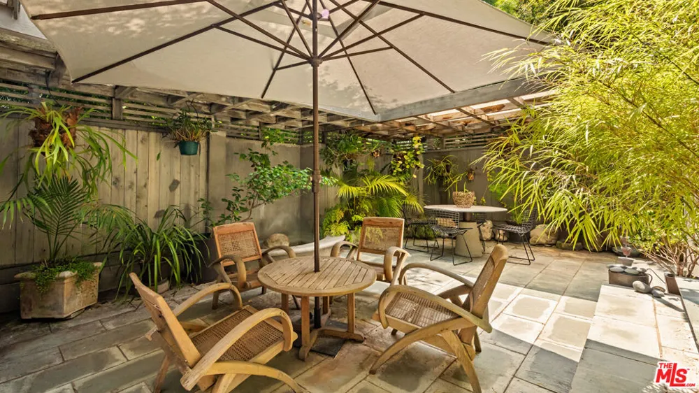853 S Bundy Drive Los Angeles, CA 90049