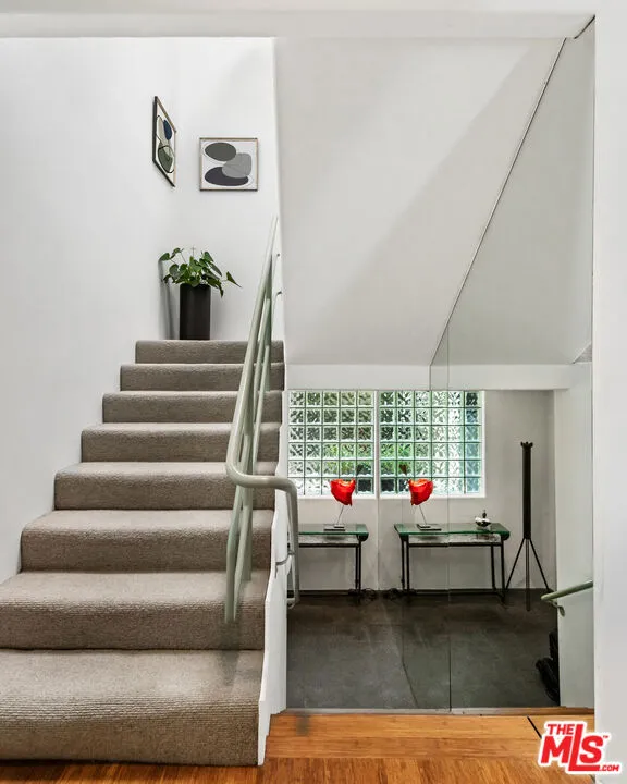 853 S Bundy Drive Los Angeles, CA 90049