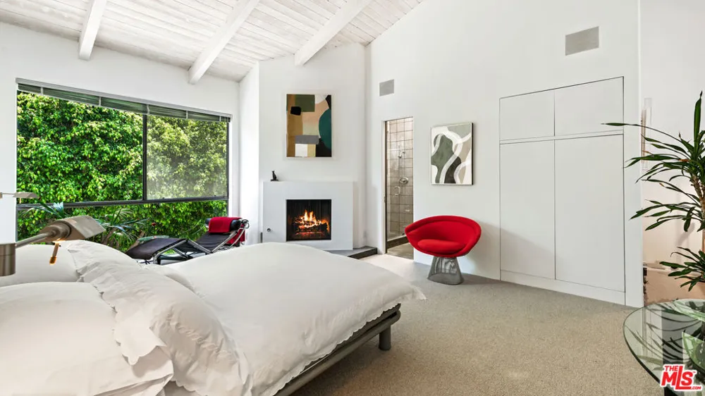 853 S Bundy Drive Los Angeles, CA 90049
