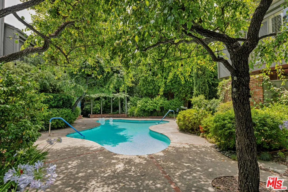 853 S Bundy Drive Los Angeles, CA 90049