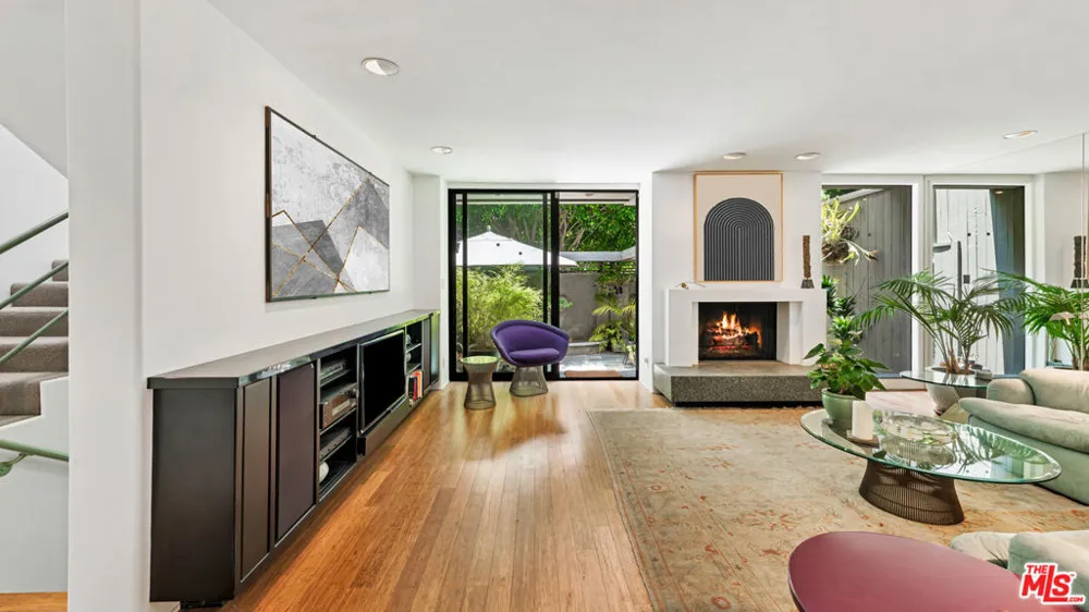 853 S Bundy Drive Los Angeles, CA 90049