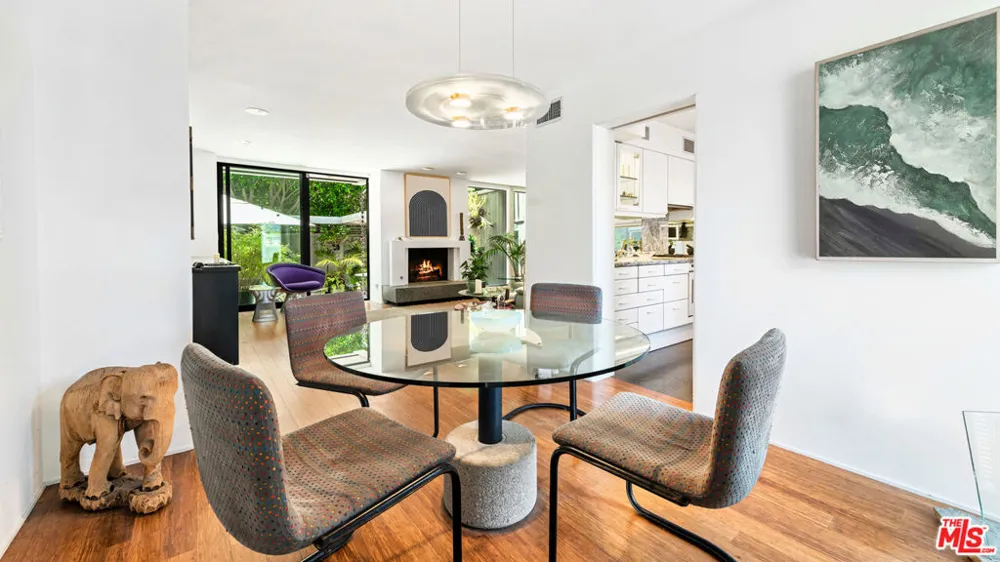 853 S Bundy Drive Los Angeles, CA 90049