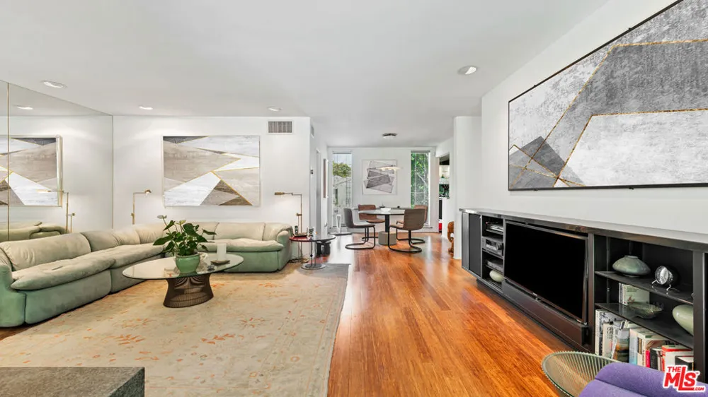 853 S Bundy Drive Los Angeles, CA 90049