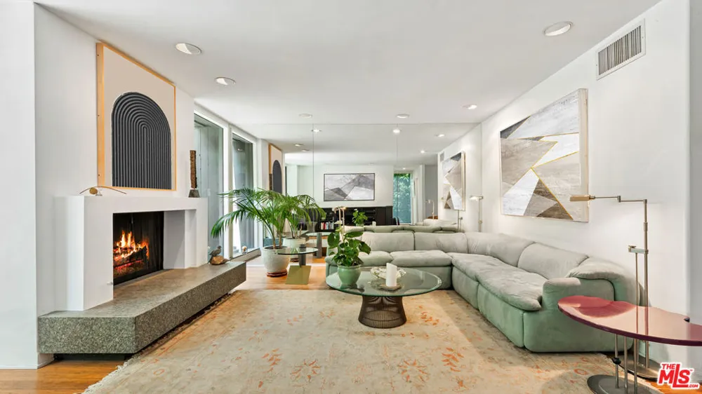 853 S Bundy Drive Los Angeles, CA 90049
