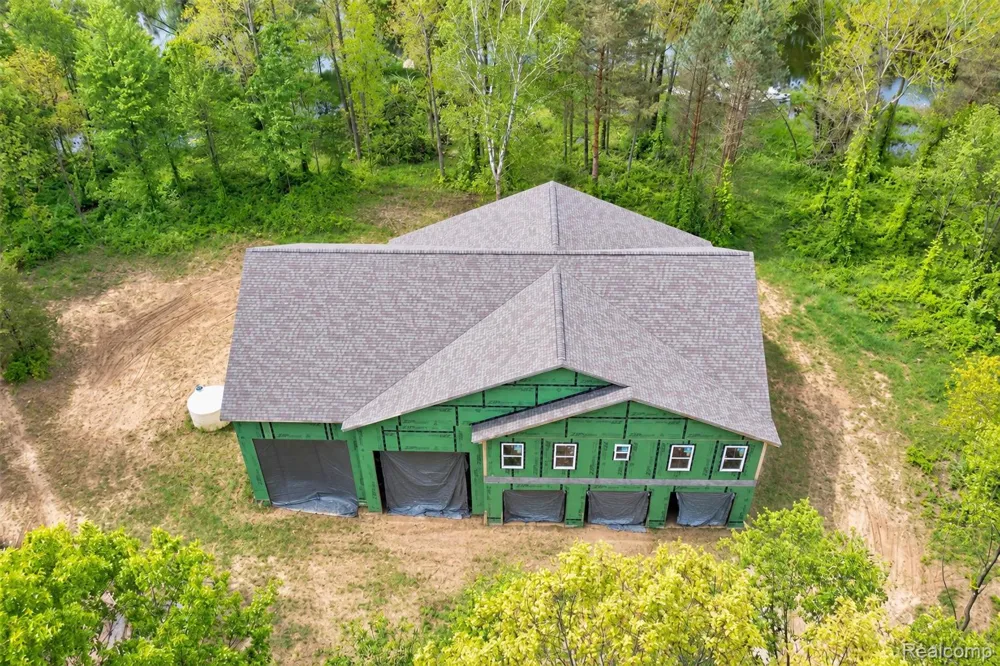 1601 W Rose Center Road Holly Township, MI 48442