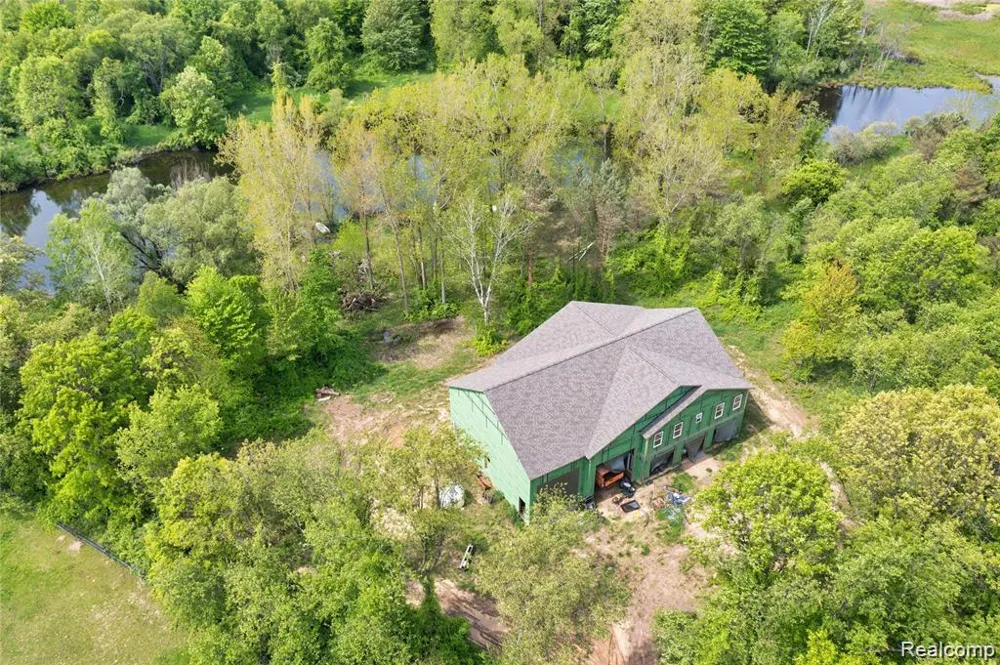 1601 W Rose Center Road Holly Township, MI 48442