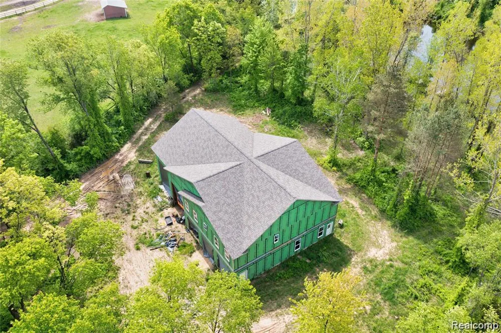 1601 W Rose Center Road Holly Township, MI 48442