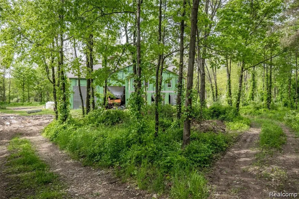 1601 W Rose Center Road Holly Township, MI 48442