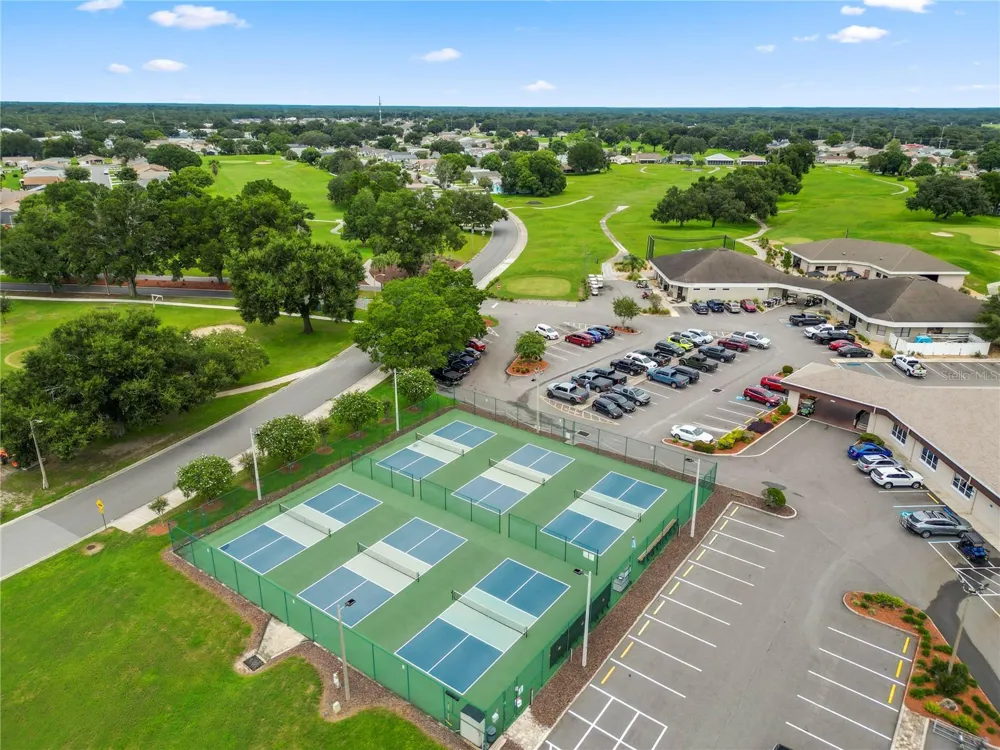 1120 PARAKEET TRAIL Lakeland, FL 33809
